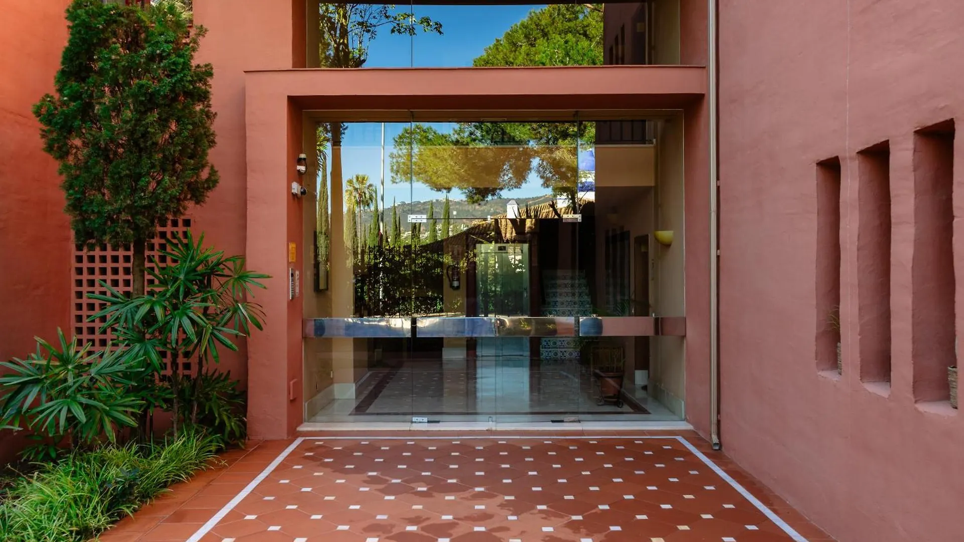 Dream Experience In Elviria: Luxury Property Close To Beaches, Restaurants And Golf Courses Apartment Marbella Spain