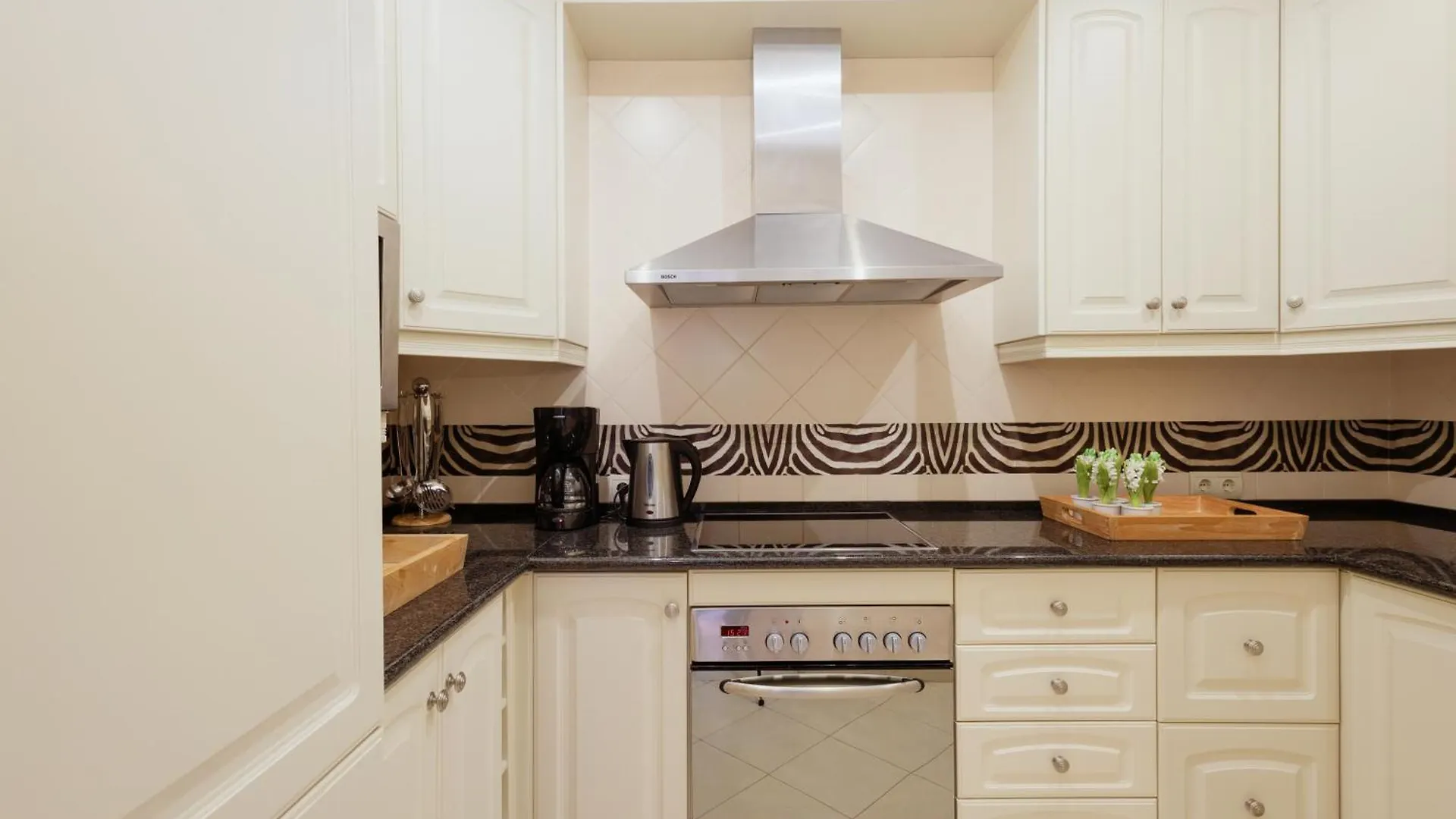 Dream Experience In Elviria: Luxury Property Close To Beaches, Restaurants And Golf Courses Apartment Marbella
