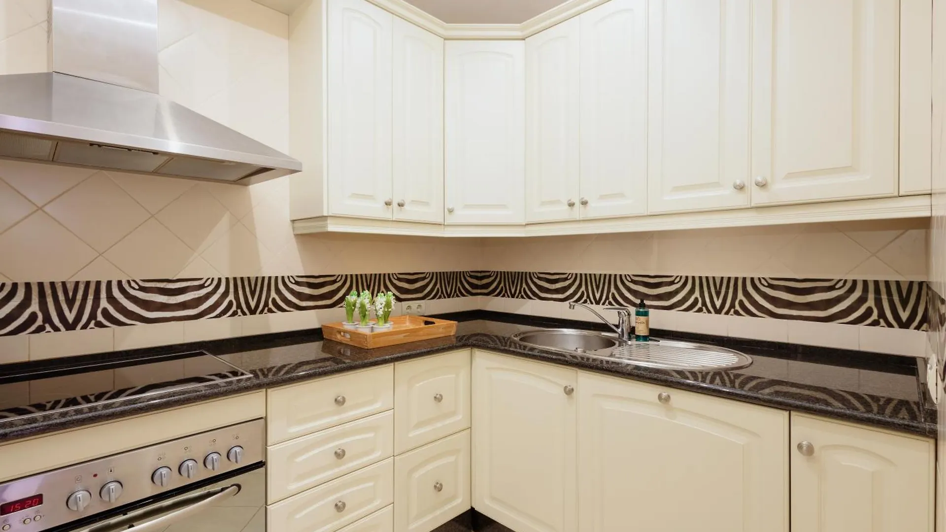 마르베야 Dream Experience In Elviria: Luxury Property Close To Beaches, Restaurants And Golf Courses 아파트